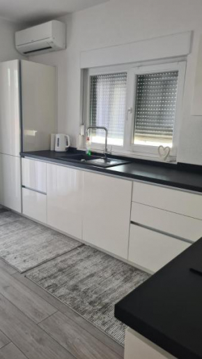 Apartment Merry - Free Garage & Parking, Mostar